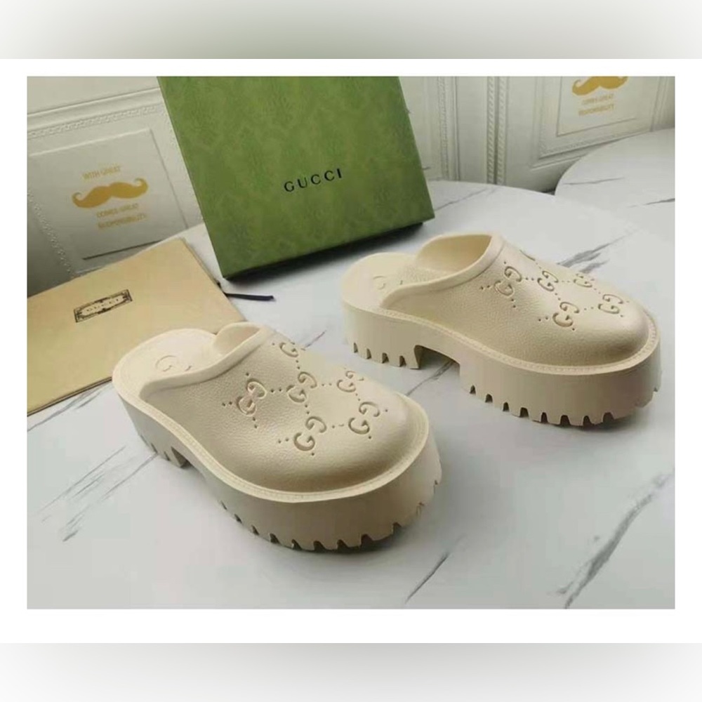 Gucci rubber platform slides